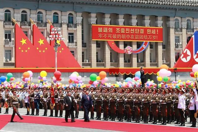 Xi's Album | Xi arrives to grand welcome in Pyongyang for state visit to DPRK