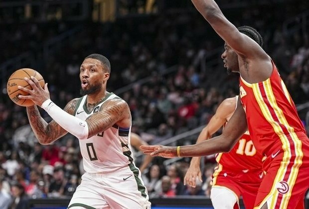 Giannis Antetokounmpo's triple-double powers Bucks past Hawks