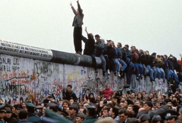 30 years after Berlin Wall came down, divisions remain