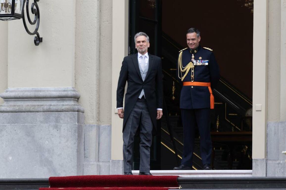 Dutch gov't collapses, caretaker cabinet stays until new elections