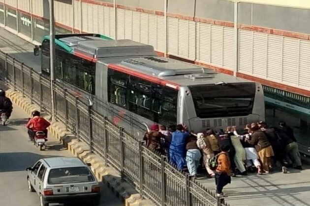 BRT bus breaks down in Peshawar, passengers made to push bus