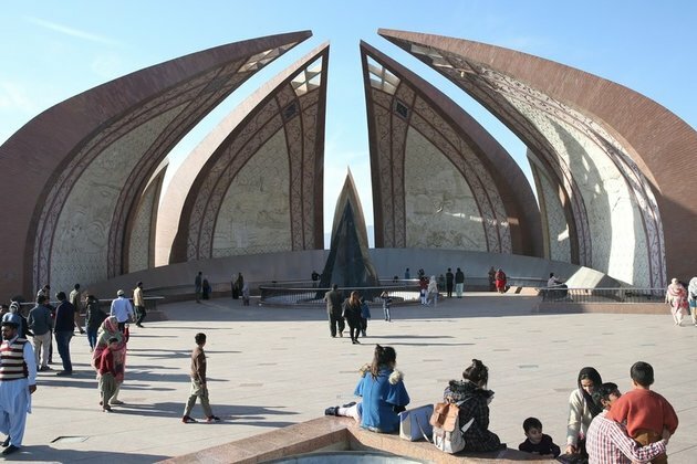 Russia and Pakistan agree major energy deal