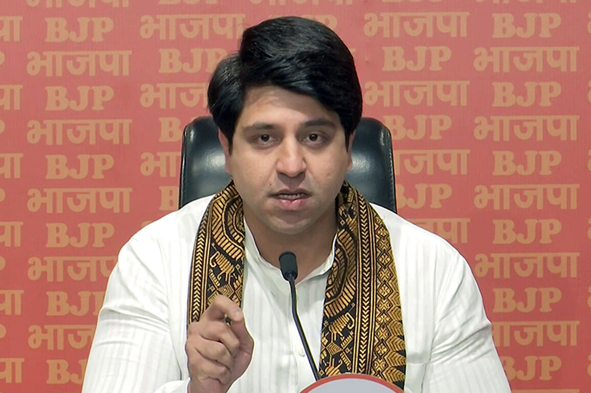 Mother injured in Pune hit-and-run incident, says BJP leader Shehzad Poonawalla