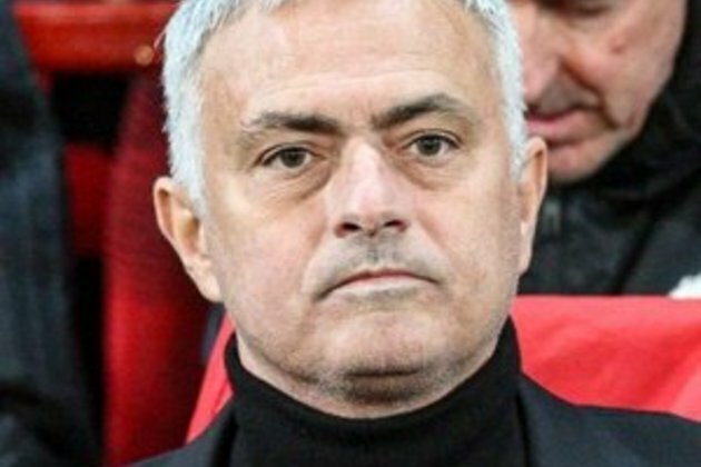 Mourinho meets Spurs squad after being named as new boss