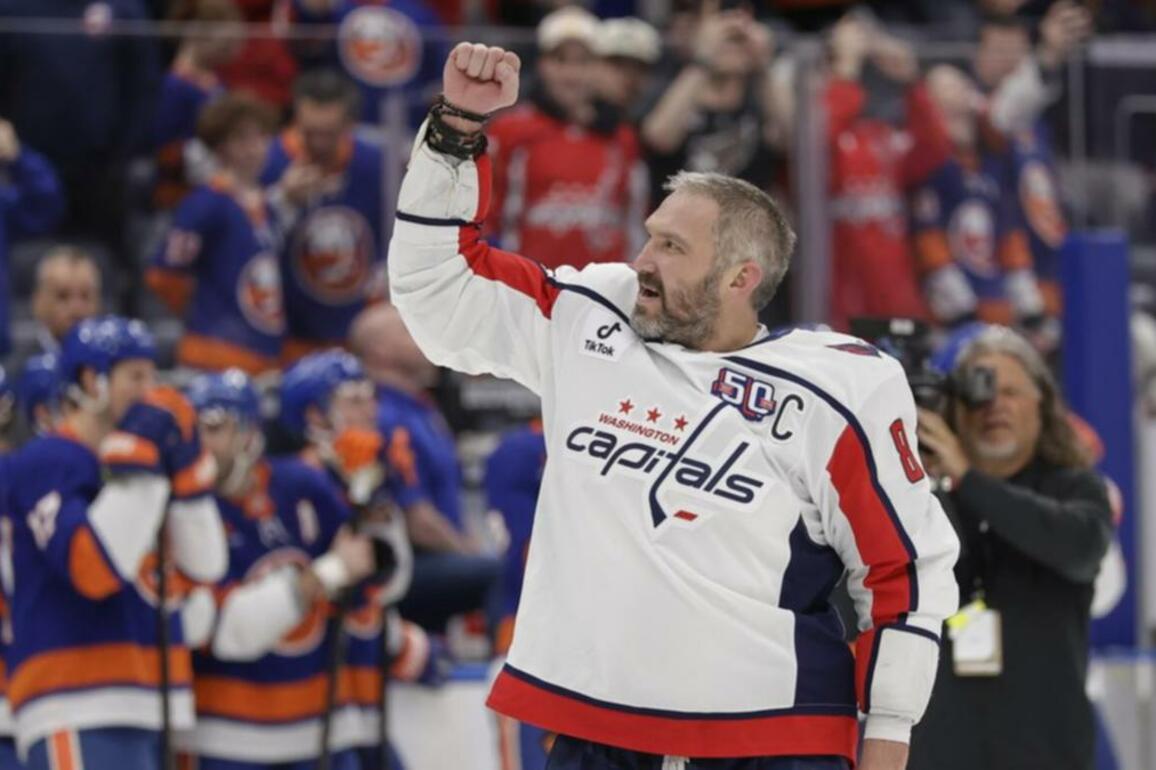 Alex Ovechkin breaks Gretzky's NHL career goals record