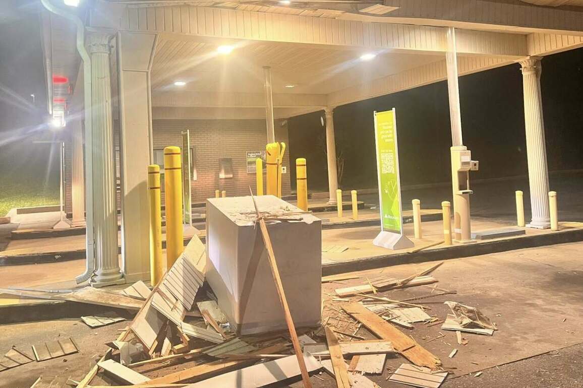 Man tries to use stolen excavator to steal ATM nextdoor to Fla. police station