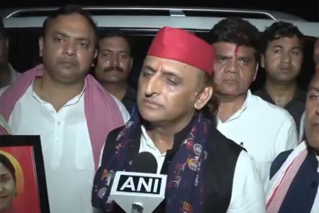 "Was CM setting record of Ayodhya visits to oversee ongoing thefts?": Akhilesh Yadav targets Yogi Adityanath over Ram Mandir donation row