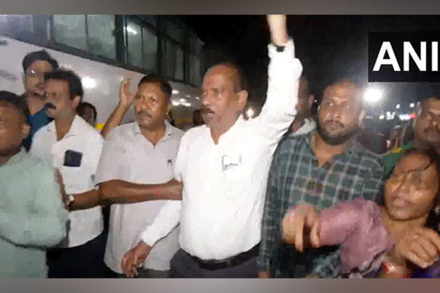 "Complete failure of law and order": BJD holds protest in Odisha after assault on Bhubaneswar Municipal Corporation official