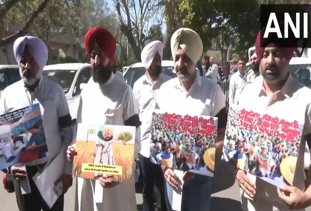 "Will meet Governor today...": Punjab Congress LoP protests against State govt on issue of removal of farmers