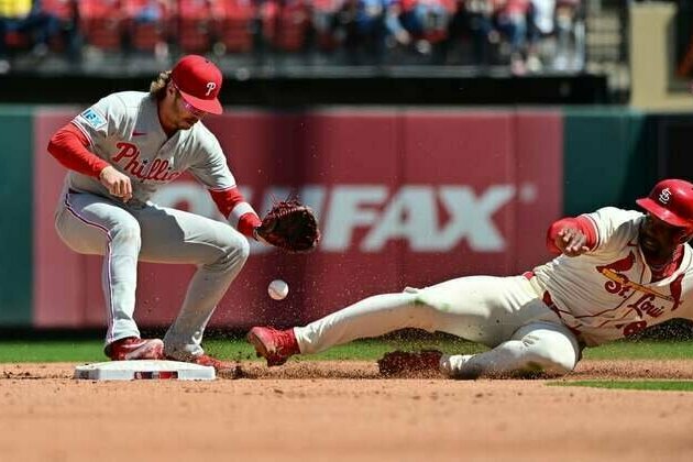 Nick Castellanos helps Phillies down Cardinals