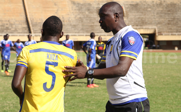 Ibrahim Kirya atendeka URA FC (ku ddyo) ng'awa Hamis 'Diego' Kizza omuteebi wa URA FC. (STEPHEN MAYAMBA) Ibrahim Kirya atendeka URA FC (ku ddyo) ng'awa Hamis 'Diego' Kizza omuteebi wa URA FC. (STEPHEN MAYAMBA)