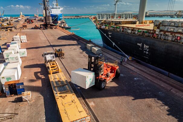 Embarque de rochas ornamentais no Pecém