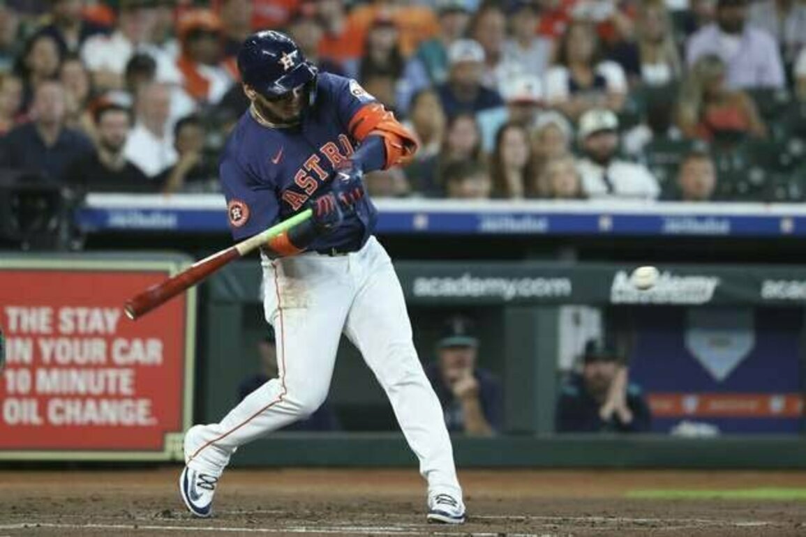 Christian Walker's walk-off blast propels Astros over Mariners