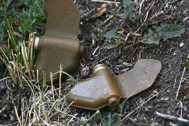 Russia warns US about cluster bombs