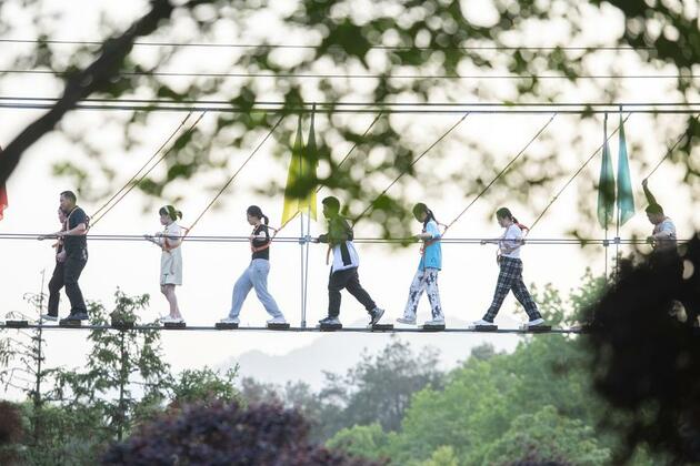EconomyInFocus | May Day holiday consumption mirrors China's economy vitality