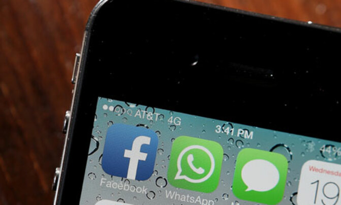Facebook to buy WhatsApp in $19bn deal Facebook to buy WhatsApp in $19bn deal