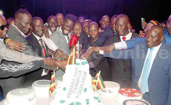 Abantu ab’enjawulo nga basala kkeeki eyagabuddwa. Abantu ab’enjawulo nga basala kkeeki eyagabuddwa.