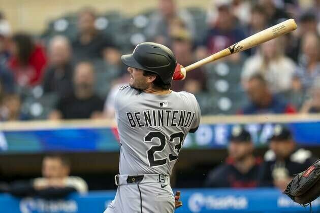 Andrew Benintendi hits 2 home runs as White Sox blow out Twins