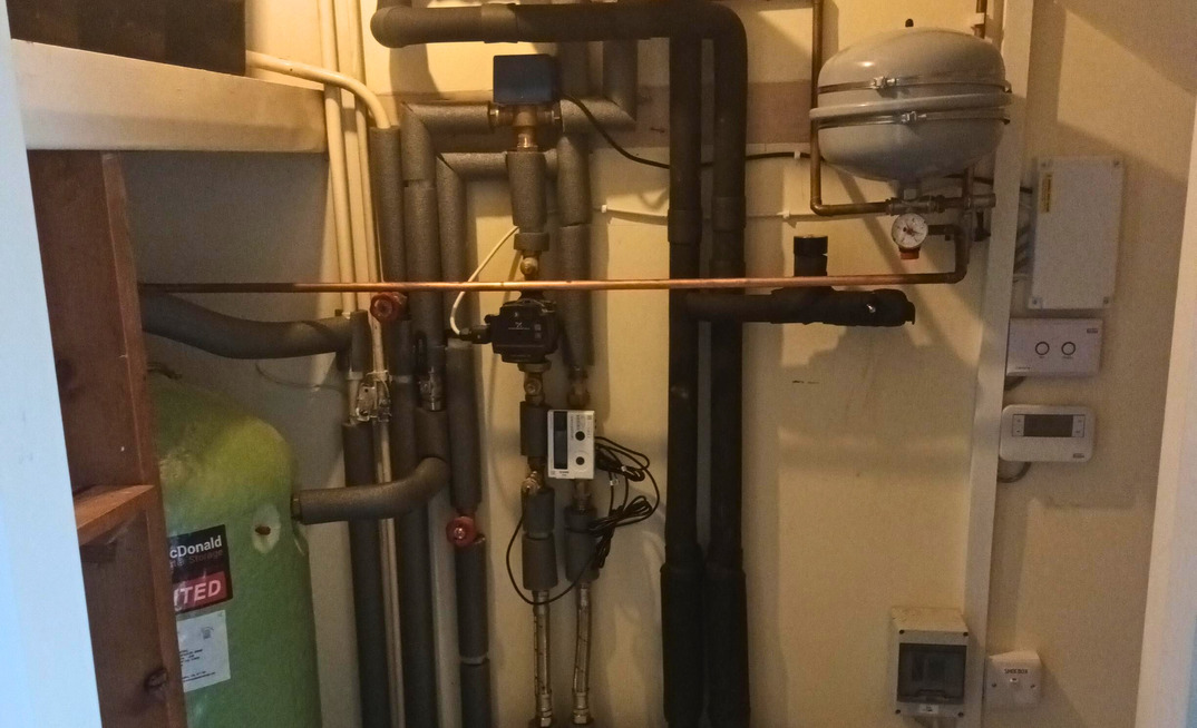 An example of the Kensa Shoebox ground source heat pump install in one of the properties at Lullington Close