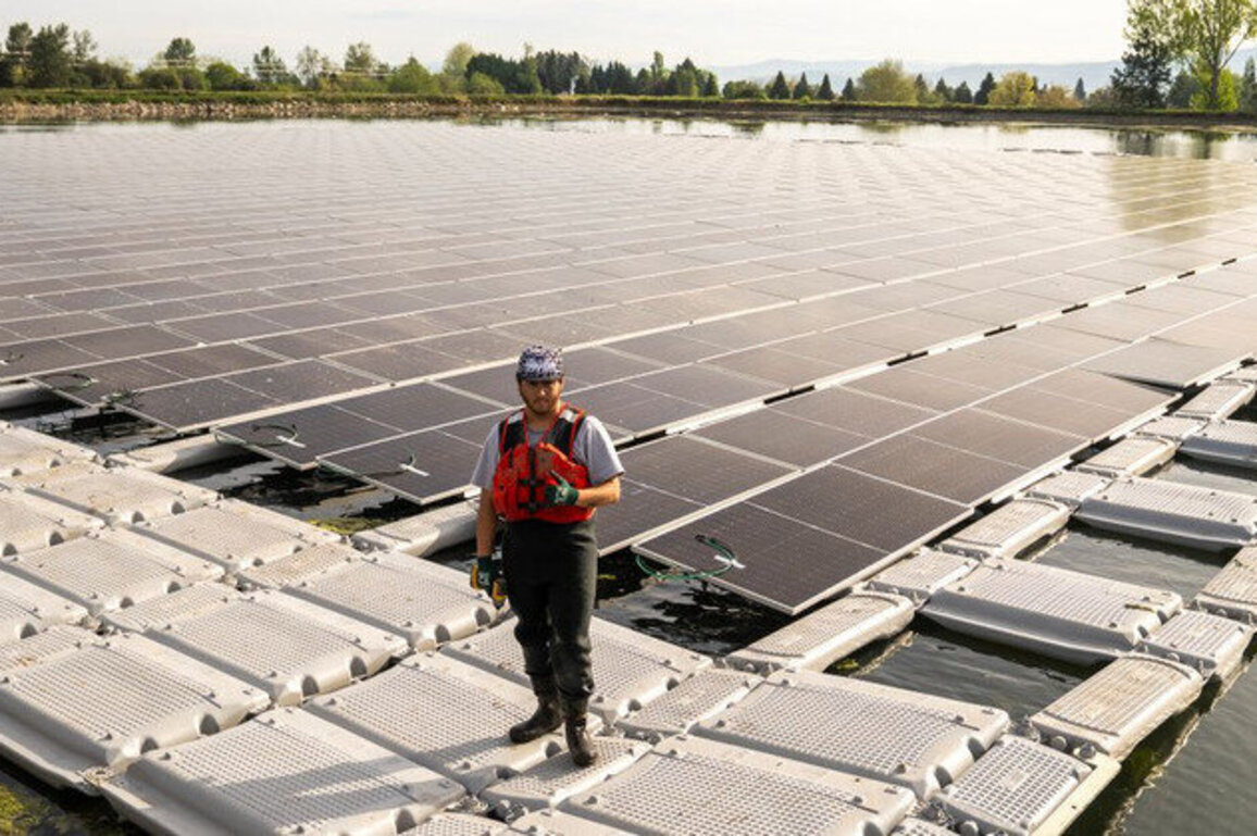 Oregon's floating solar lightens utility bills for residents 