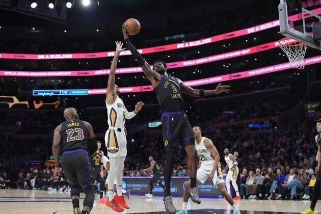 Lakers ride fourth-quarter surge to comeback win over Pelicans