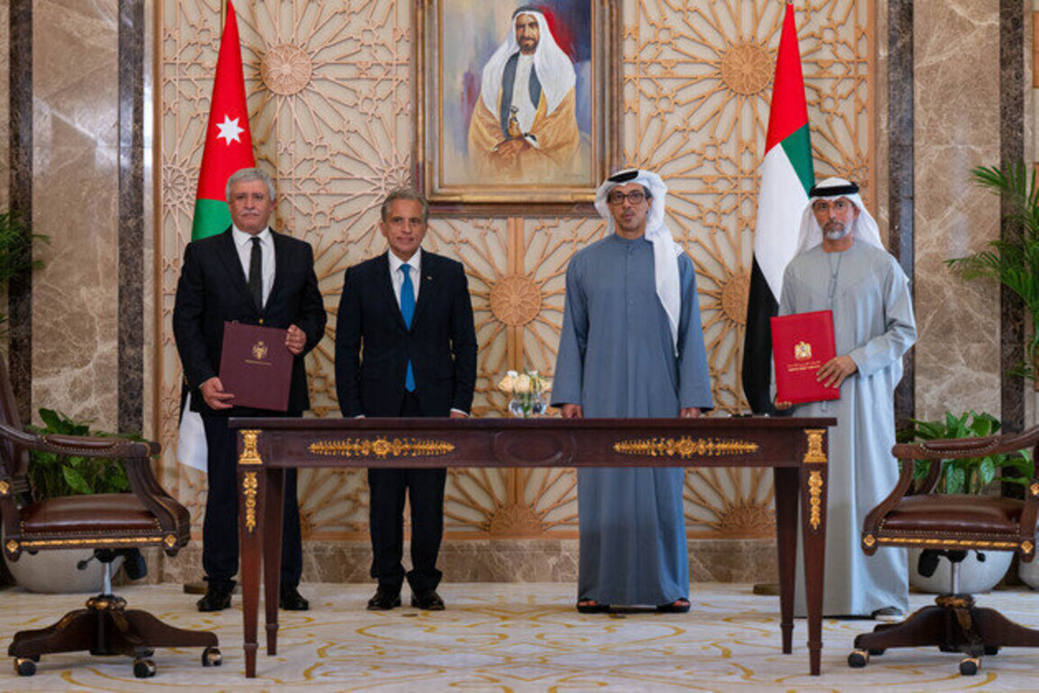 Mansour bin Zayed, Jordanian PM witness signing of agreement to develop railway network in Jordan, establish UAE-Jordan Railway Company