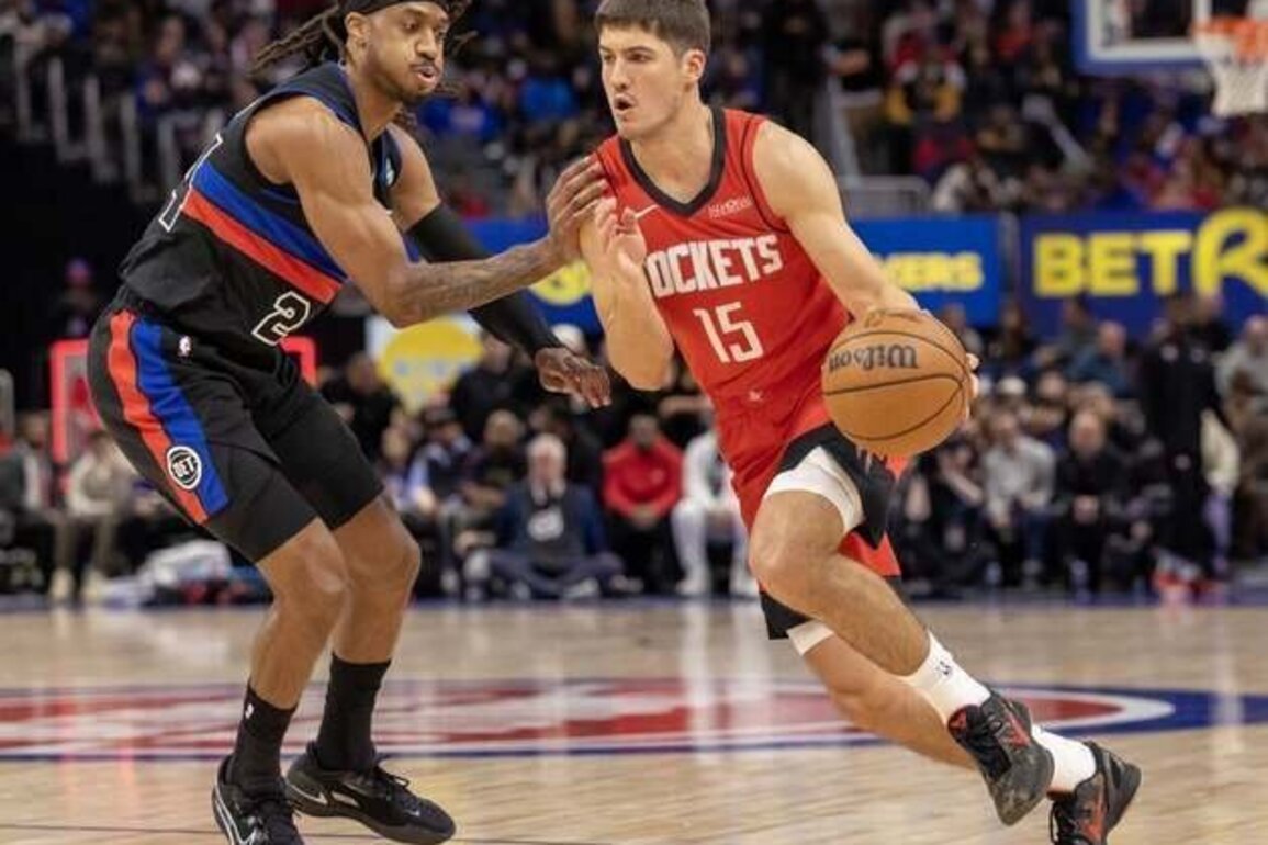 Kevin Durant scores 32 as Rockets end Pistons' streak