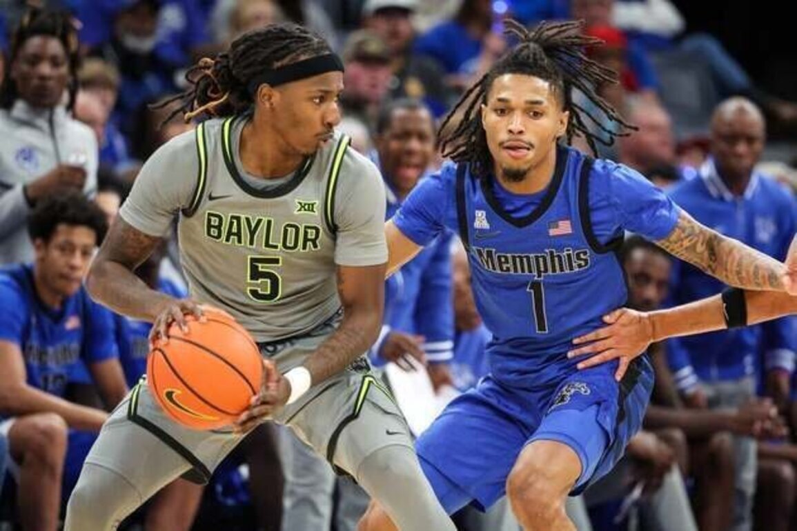 Zach Davis' double-double leads Memphis past Baylor