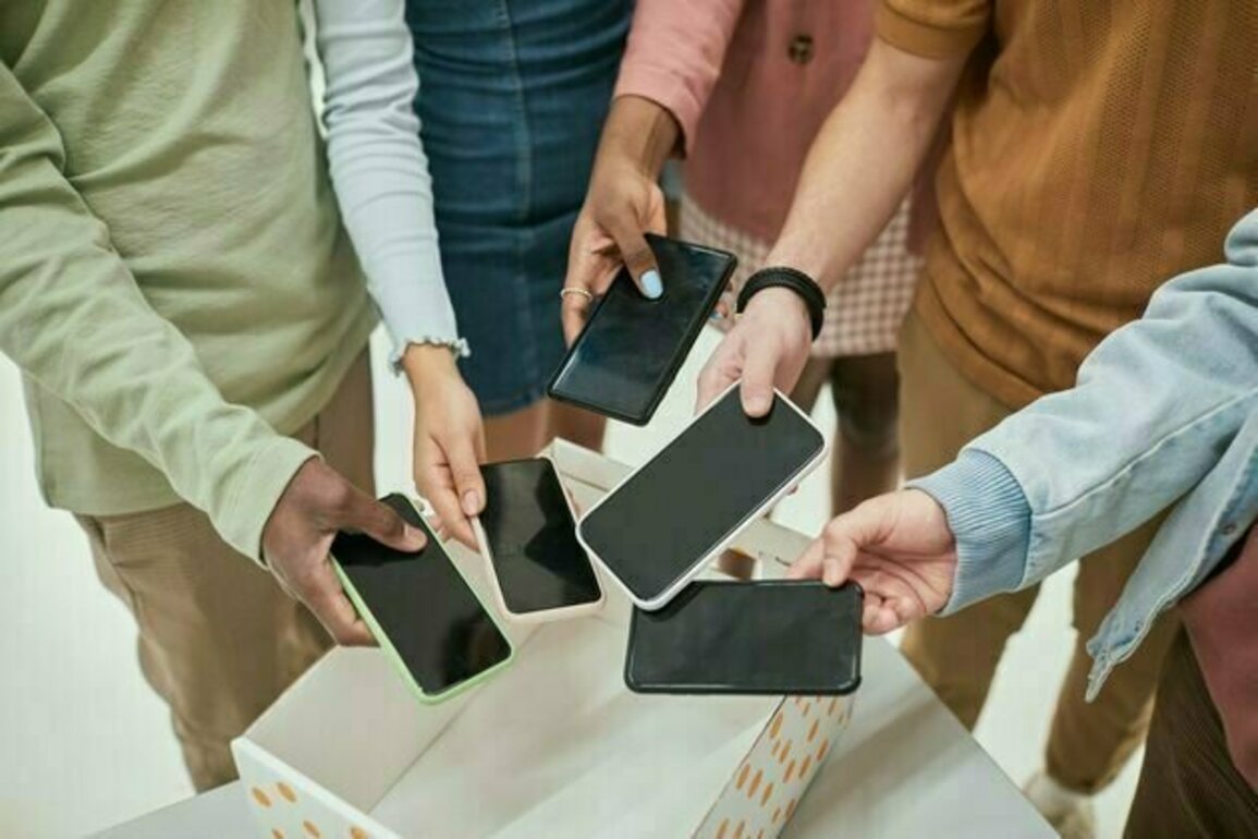 School smartphone bans reflect growing concern over youth mental health and academic performance