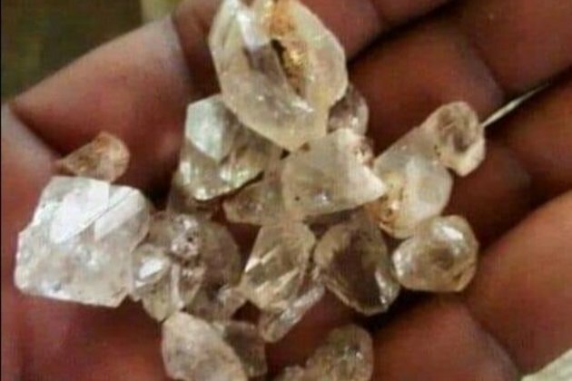 ?Diamond? rush hits tiny KZN village