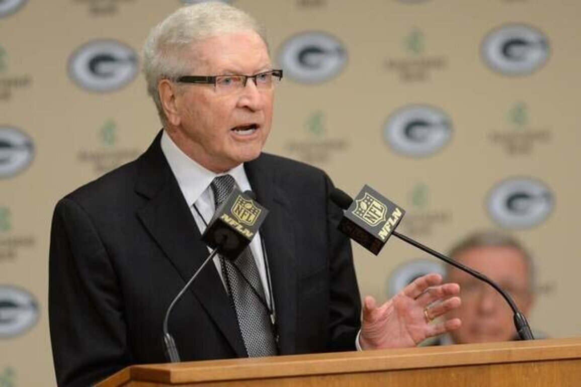 Former Packers exec Bob Harlan dies at 89