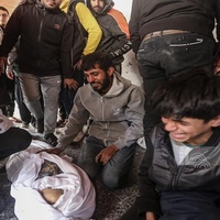 Israeli Tanks fire on Gazans seeking aid, 32 killed, over 200 injured