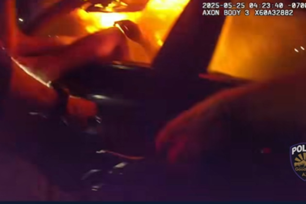 Video- Ariz. officer suffers burns while rescuing firefighters daughter from burning car