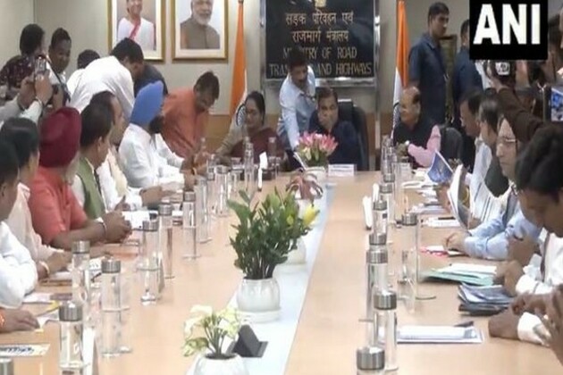 Union Minister Nitin Gadkari meets Delhi CM Rekha Gupta, reviews National Highway projects