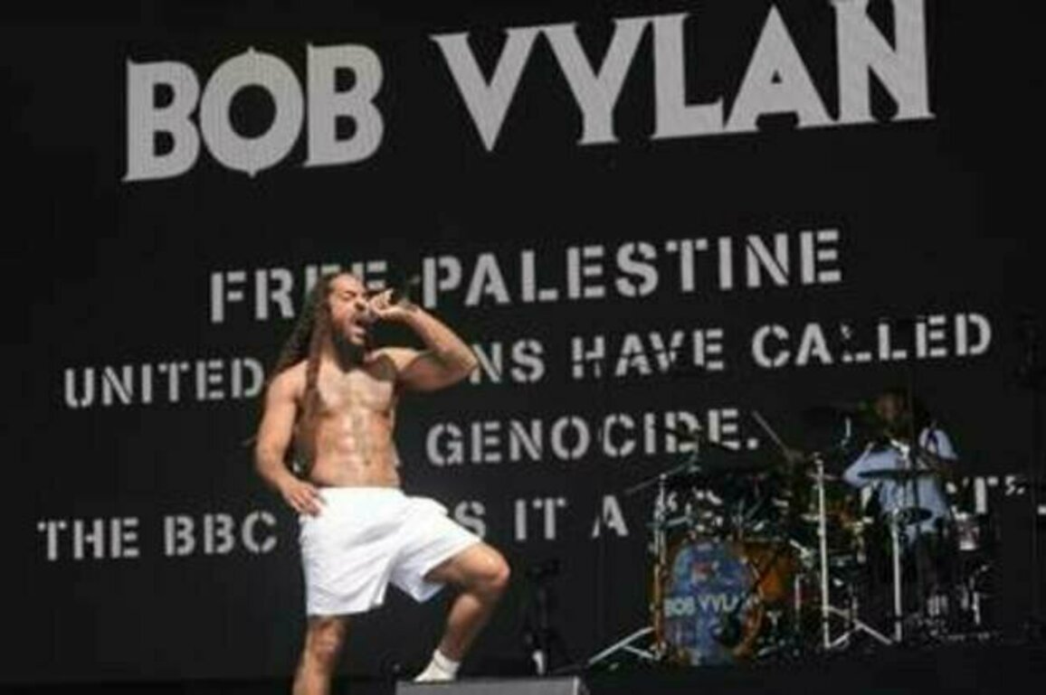 Police probe 'Death to IDF' chants at Glastonbury music festival (VIDEO)