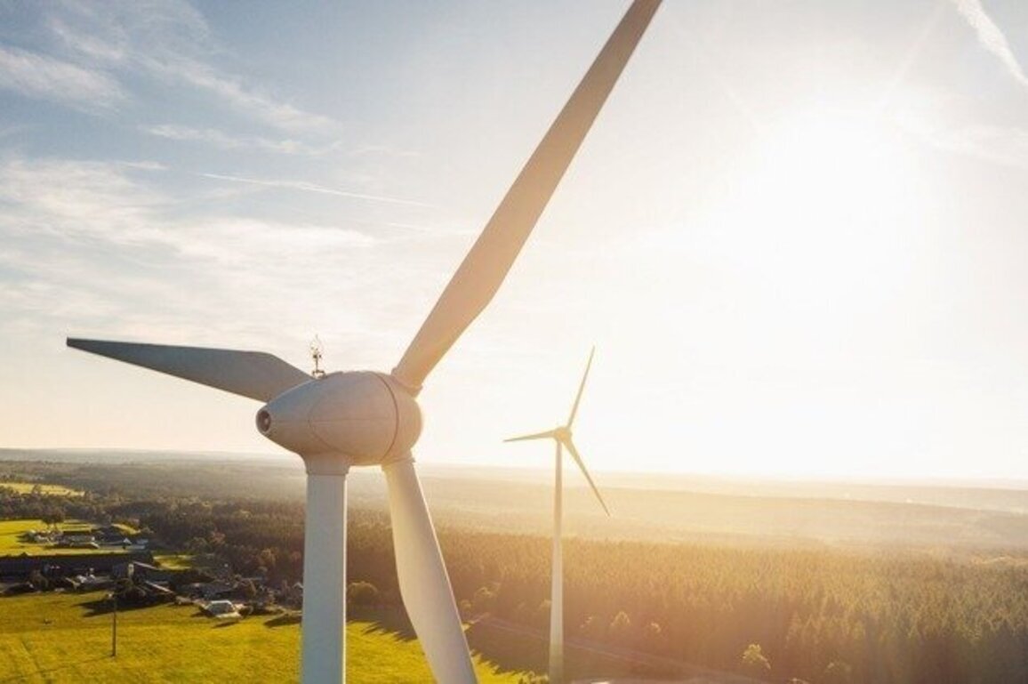 Small west TX town benefits from wind energy 