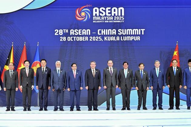 Chinese premier urges joint efforts with ASEAN to fend off external disruptions