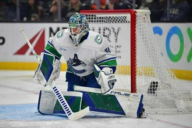 Penguins acquire goaltender Arturs Silovs in trade with Canucks