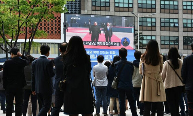 'No longer a hermit': South Koreans fascinated by Kim 'No longer a hermit': South Koreans fascinated by Kim