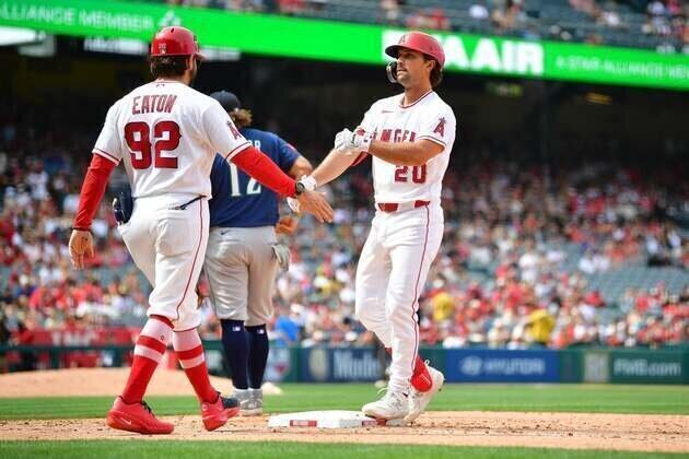 Angels walk off Mariners in back-and-forth 11-inning affair