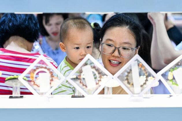 China means business in expanding domestic demand