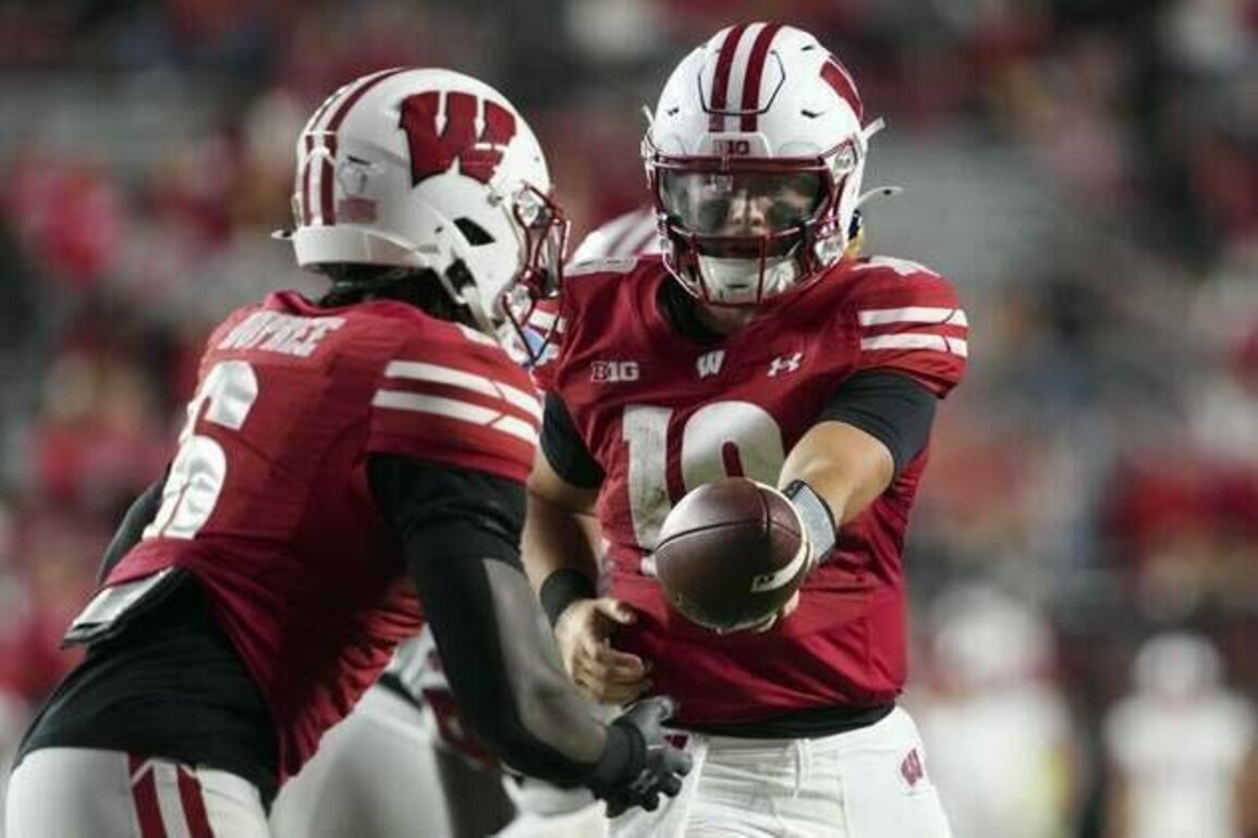 Wisconsin likely to turn to QB Danny O'Neil vs. Middle Tennessee