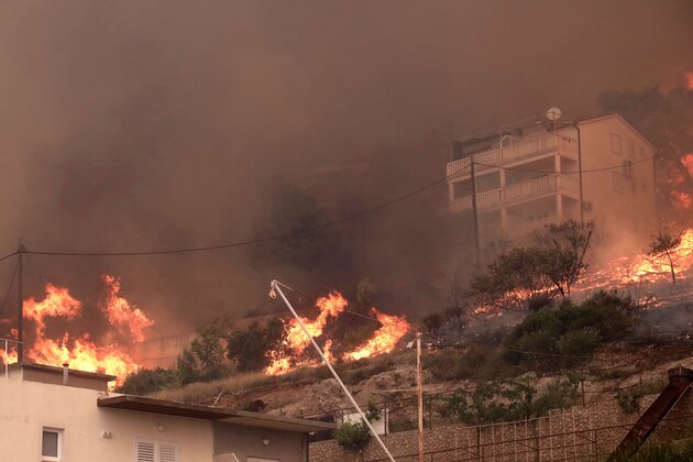 (SpotNews)CROATIA-PISAK-FIRE
