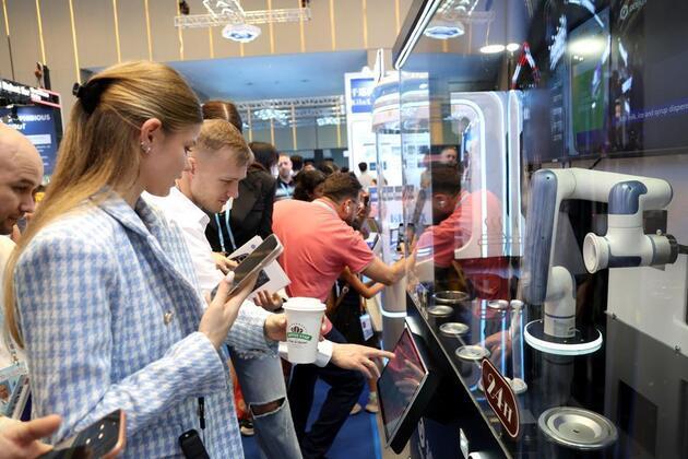 How China's market draws the world -- observations from two world-class fairs