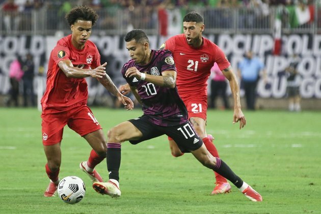 Hector Herrera's late goal carries Mexico past Canada