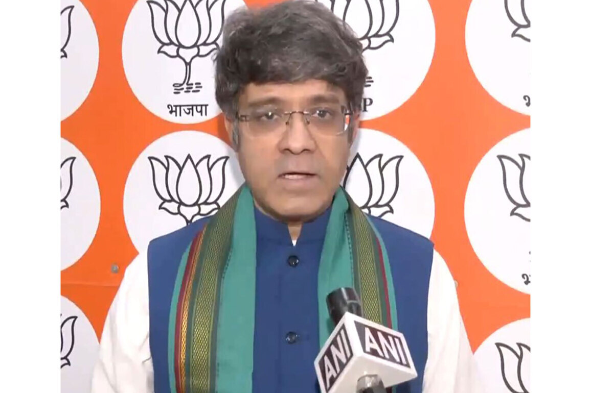 "Rahul Gandhi's fraudulent, fake book bomb has been busted": BJP's CR Kesavan