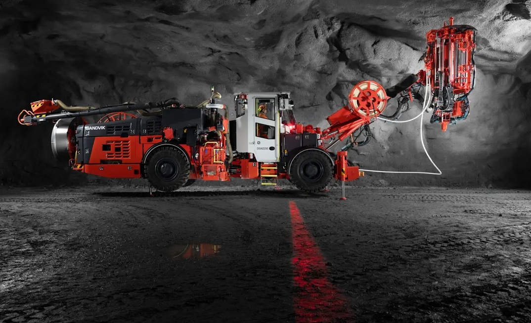 Sandvik's battery-electric range now includes the DS422iE cable bolter