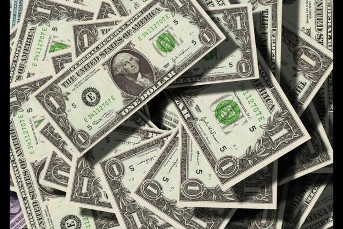 Dollar rises, euro slips as war pushes oil near $120