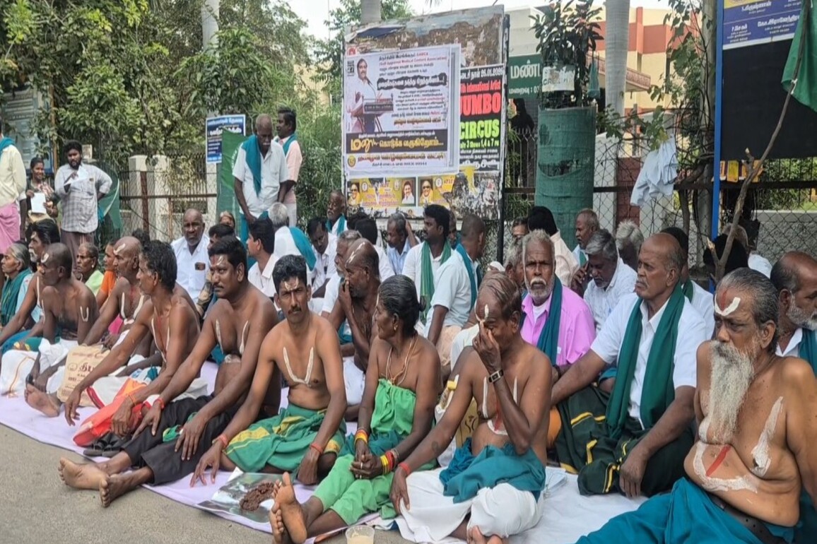 Tamil Nadu: Farmers say district admin ignoring their demands, protest by consuming human waste in Tiruchirappalli