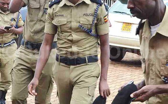 Okuva ku kono D/CPL Reuben Kibikwamu, ASP Allan Okello, ASP Andrew Nizeyimana ne D/AIP Sunday Baguma nga bayingira mu kkooti ya poliisi e Nagulu. Okuva ku kono D/CPL Reuben Kibikwamu, ASP Allan Okello, ASP Andrew Nizeyimana ne D/AIP Sunday Baguma nga bayingira mu kkooti ya poliisi e Nagulu.